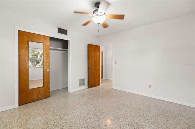 Building Photo - 885 James St