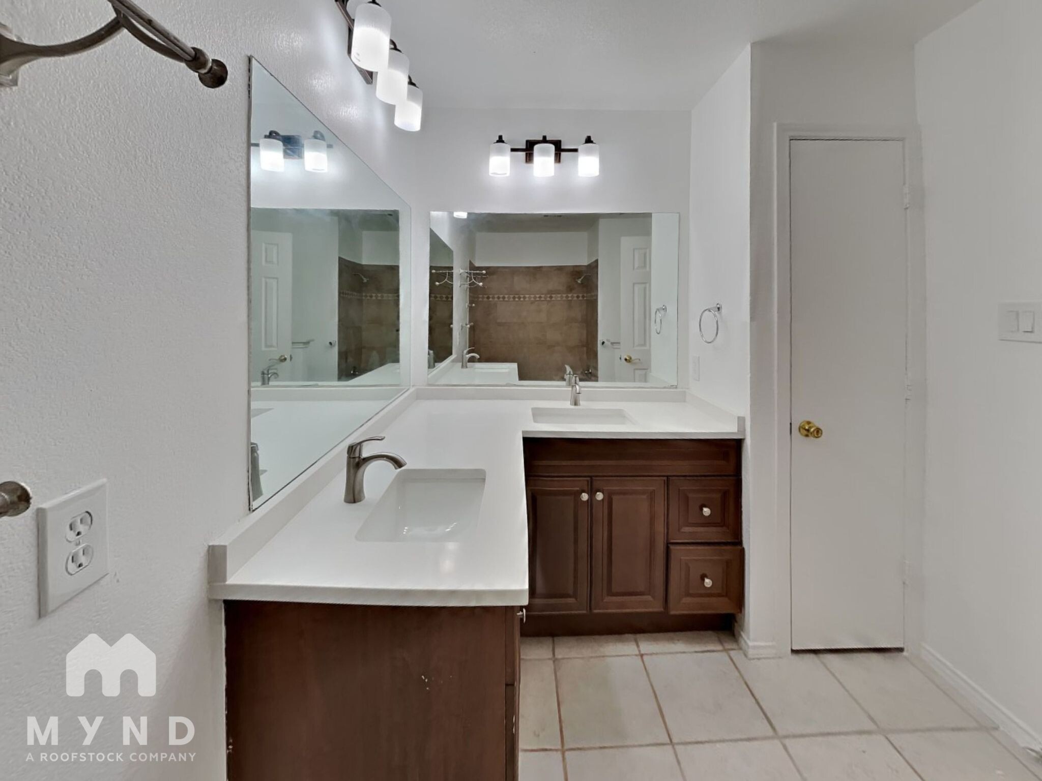 Building Photo - 1953 Kings Canyon Cir