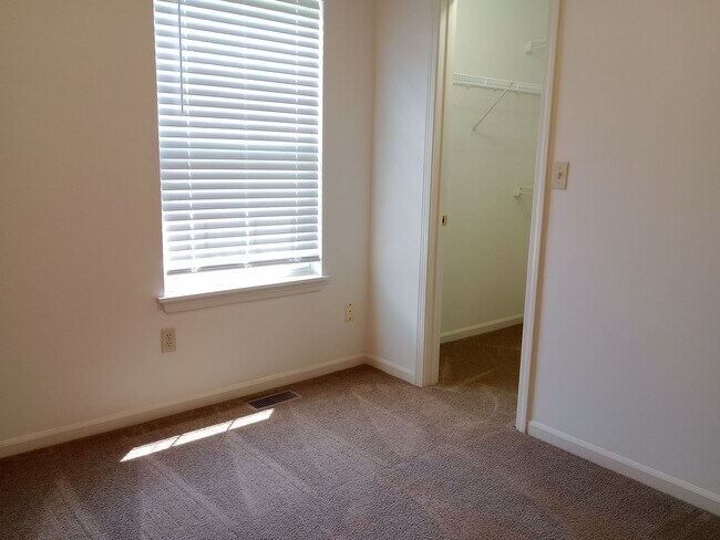 Building Photo - 210-210 Nikki Way