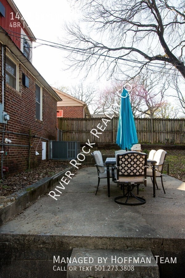 Building Photo - 1429 Skyline Dr