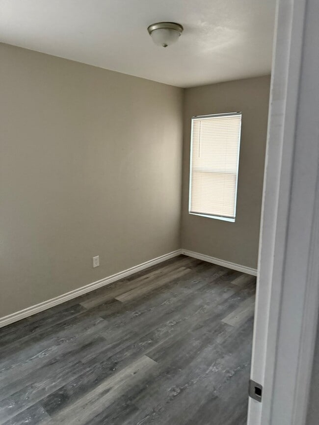 Building Photo - 319 E 29th St