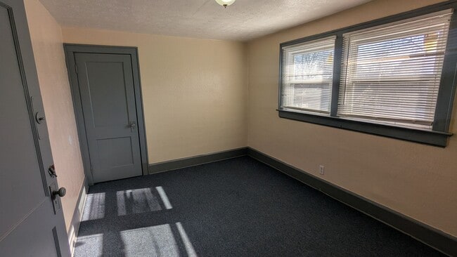 Building Photo - 3-Bedroom, 1-Bathroom Single Family Home for Rent in Akron, Ohio