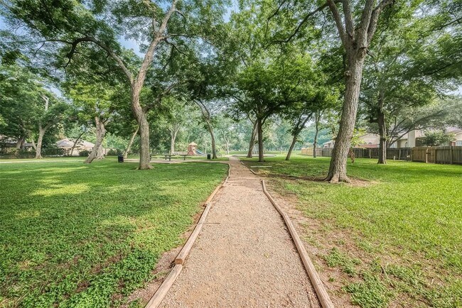 Building Photo - 1618 Savannah Dr