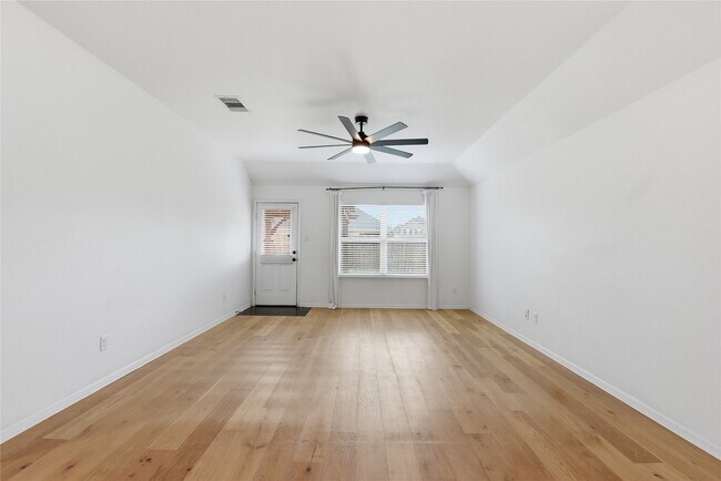 Building Photo - 1617 Park Promenade Pl