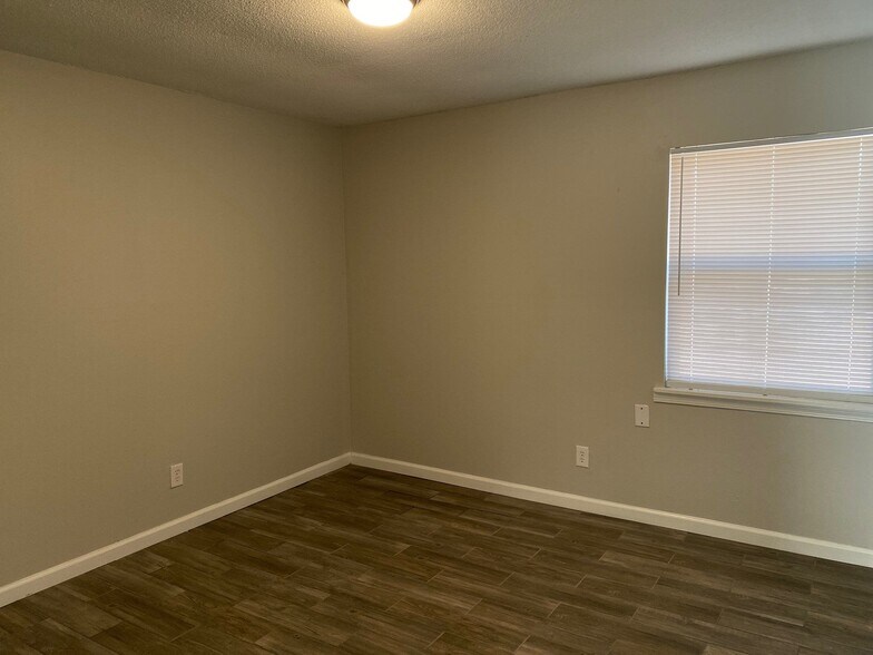 Building Photo - 19 Rolling Meadows Dr