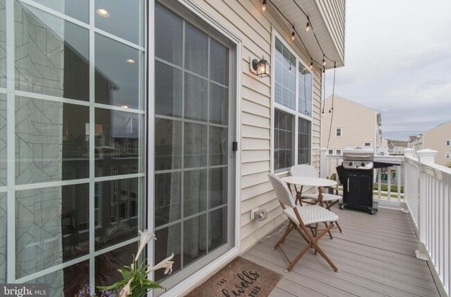 Building Photo - End Unit, 3 bedroom Townhome in Claymont