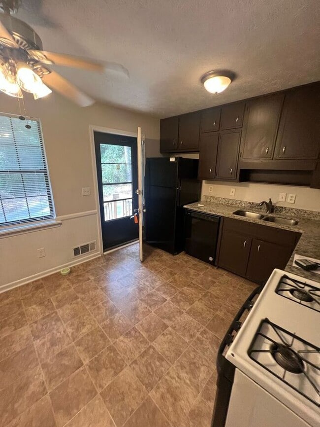 Building Photo - !!!WARNING: AVOID SCAMS CONFIRM RENTAL AT ...
