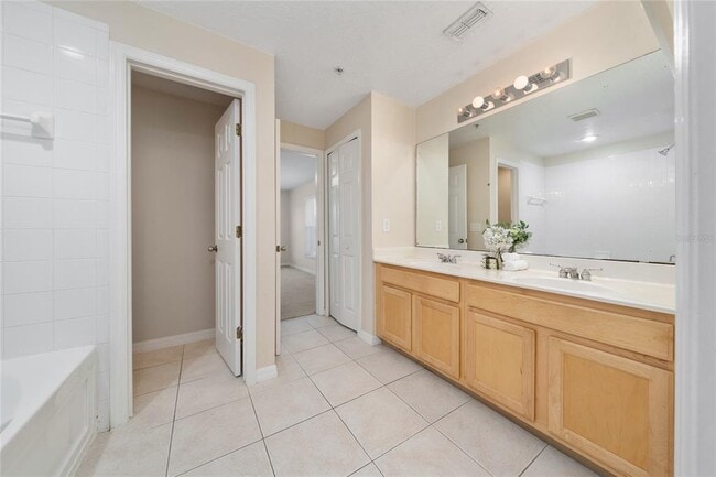 Building Photo - 9858 Tivoli Villa Dr