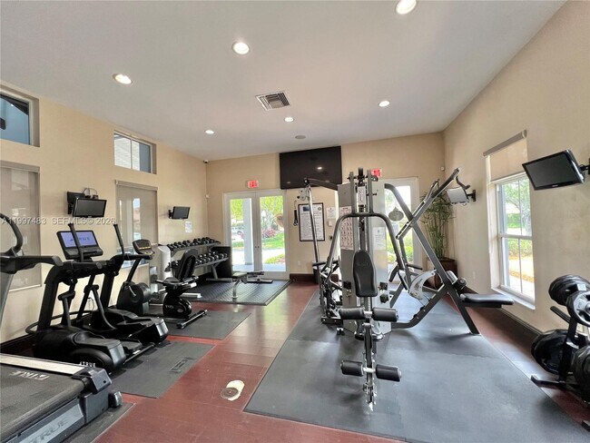 Building Photo - 3910 NE 13th Dr