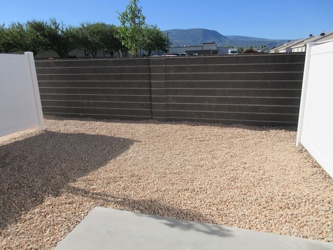 Building Photo - Move-In Discount - 3 bedroom, 2.5 bath - Heart of Cedar City!