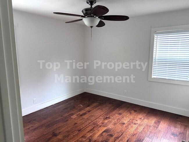 Building Photo - Very Charming, updated 2 Bd/1 Ba, 1178 sf Single-Family House in Lafayette available May 14th for...