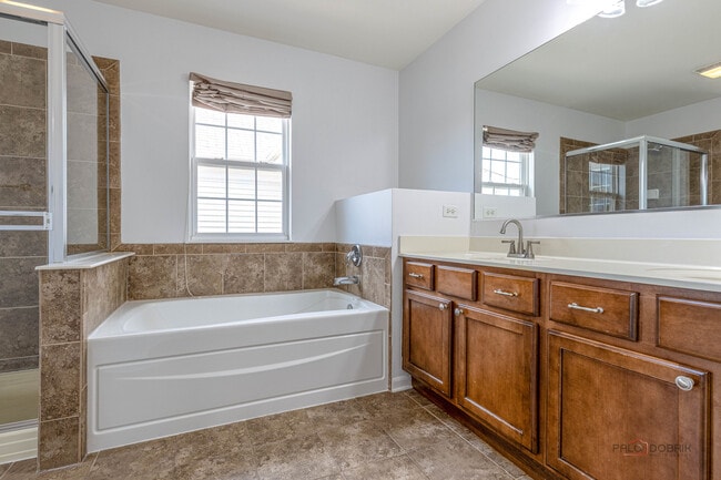 Building Photo - 2659 Dunraven Ave