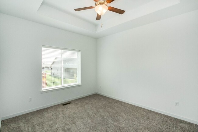 Building Photo - 4 bed/3 bath home East Side IC Easy Commut...