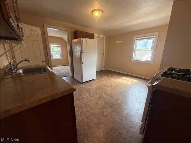 Building Photo - 1726 Starkweather Ave