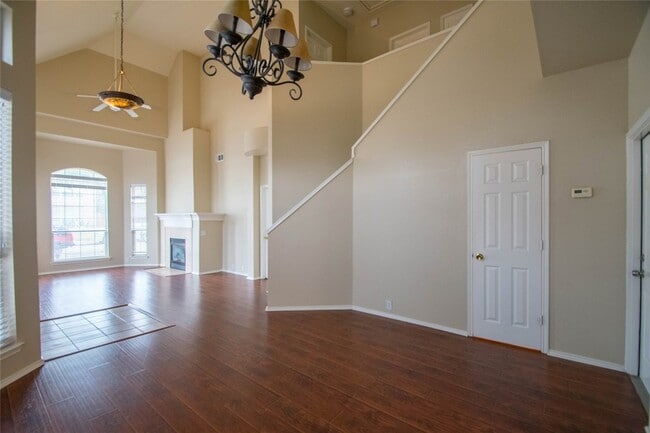 Building Photo - 11139 Still Hollow Dr