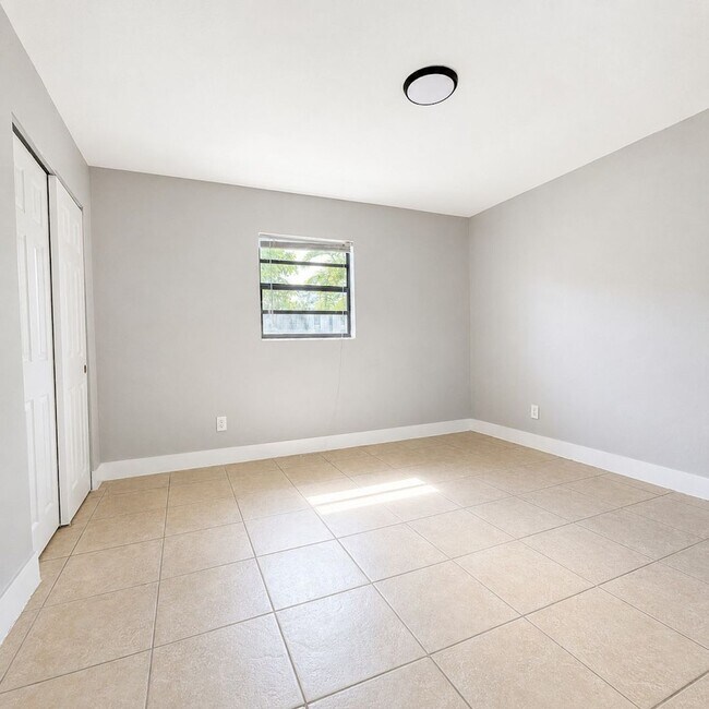 Building Photo - 1570/1572 CYPRESS DR