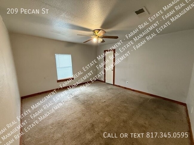 Building Photo - 209 Pecan St