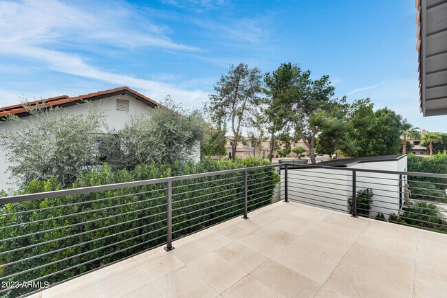 Building Photo - 8618 N Timberlane Dr