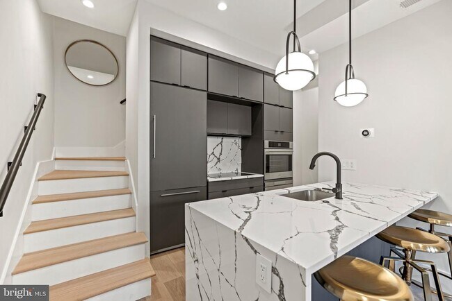 Building Photo - 1128 6th St NW