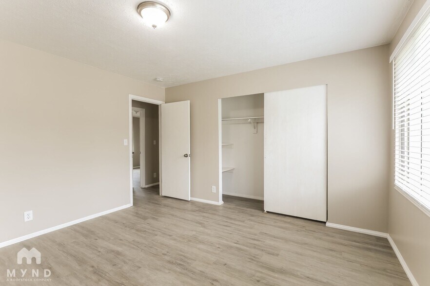 Building Photo - 2460 Woodthrush Dr