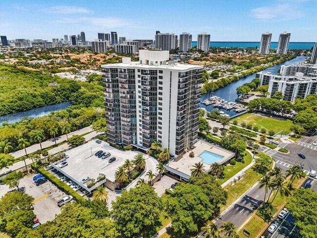 Building Photo - 3375 N Country Club Dr