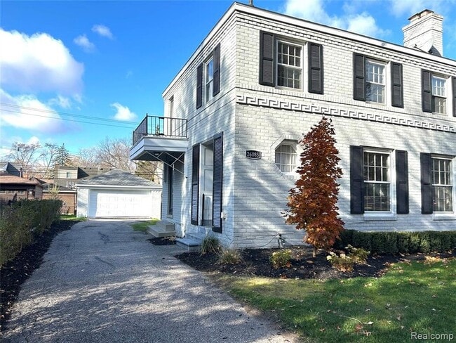 Building Photo - 26085 Humber St