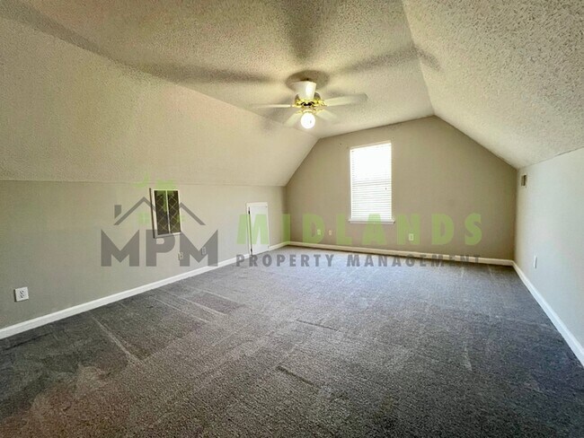 Building Photo - 5 Bridle Path Court