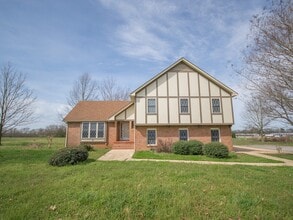 Building Photo - Beautiful Home in Athens City near Buc-ees!