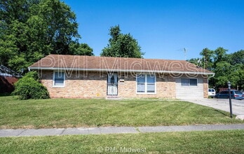 Building Photo - 3926 Malibu Dr