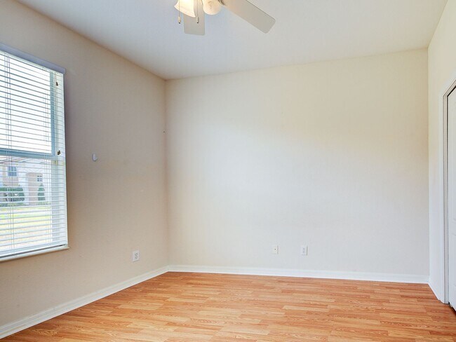 Building Photo - 3BD/2BA/3 Car Garage in Stoneybrook