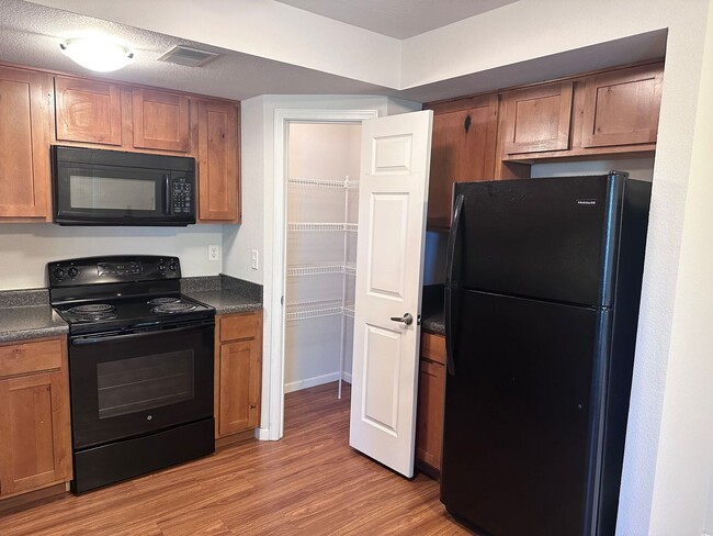 Building Photo - 3 Bed | 2.5 Bath | 2 Car Garage Townhome in Grain Valley