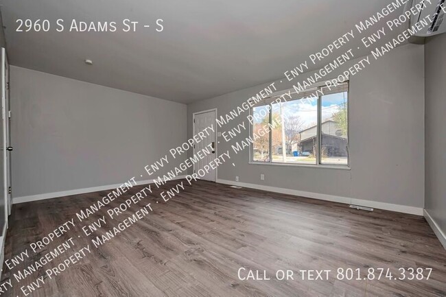 Building Photo - Cozy 2 Bed, 1 Bath Home with Modern Floors...