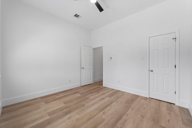 Building Photo - 3531 White Oak Point Dr