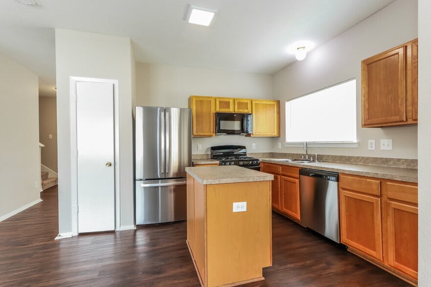 Building Photo - 1671 Nichole Woods Dr