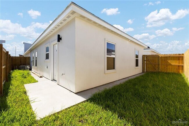 Building Photo - 609 N Onyx Ave