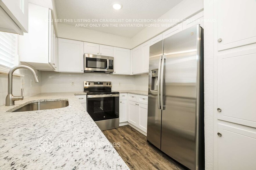 Building Photo - 5205 Hideaway Ct