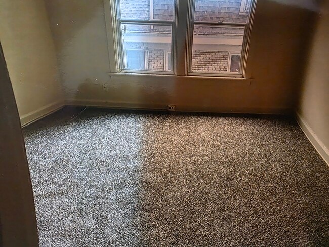 Building Photo - 735 E Mitchell Ave