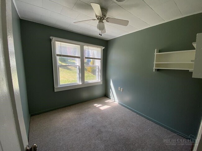 Building Photo - 2 W 4th St