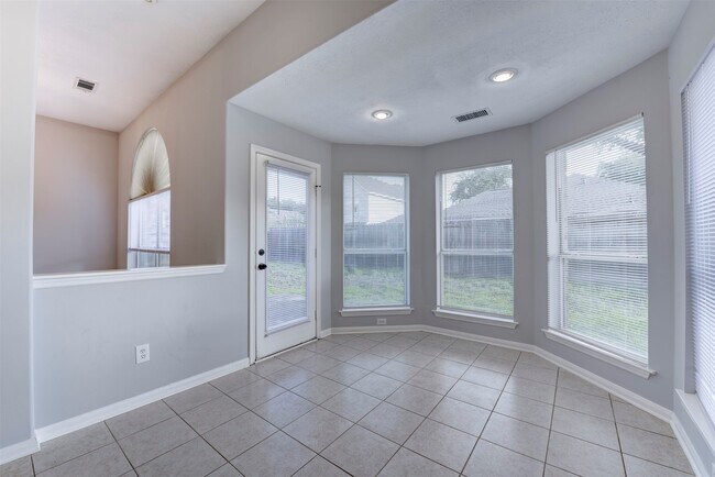 Building Photo - 9026 Eaglecove Dr