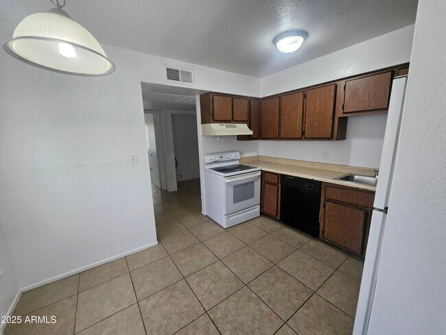 Primary Photo - 2801 E Monte Cristo Ave