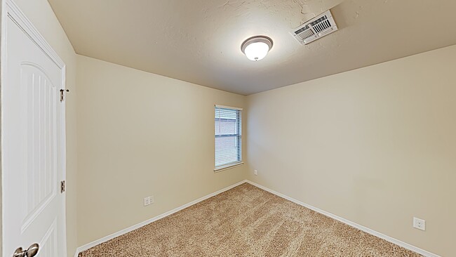 Building Photo - Very Nice 3 bedroom 2 bath home in MWC sch...