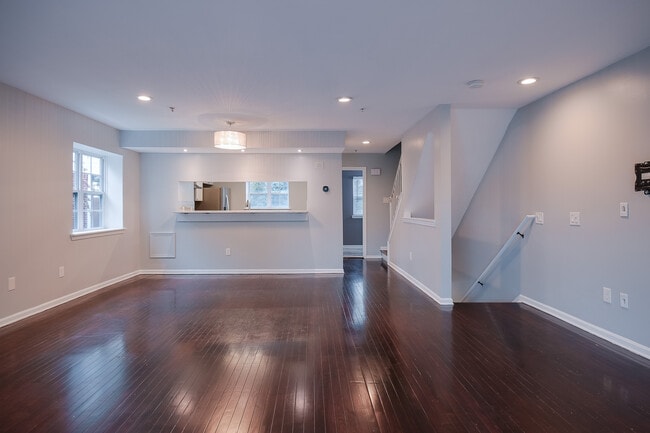 Building Photo - 1374 Village Dr