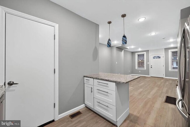 Building Photo - 1333 S Newkirk St