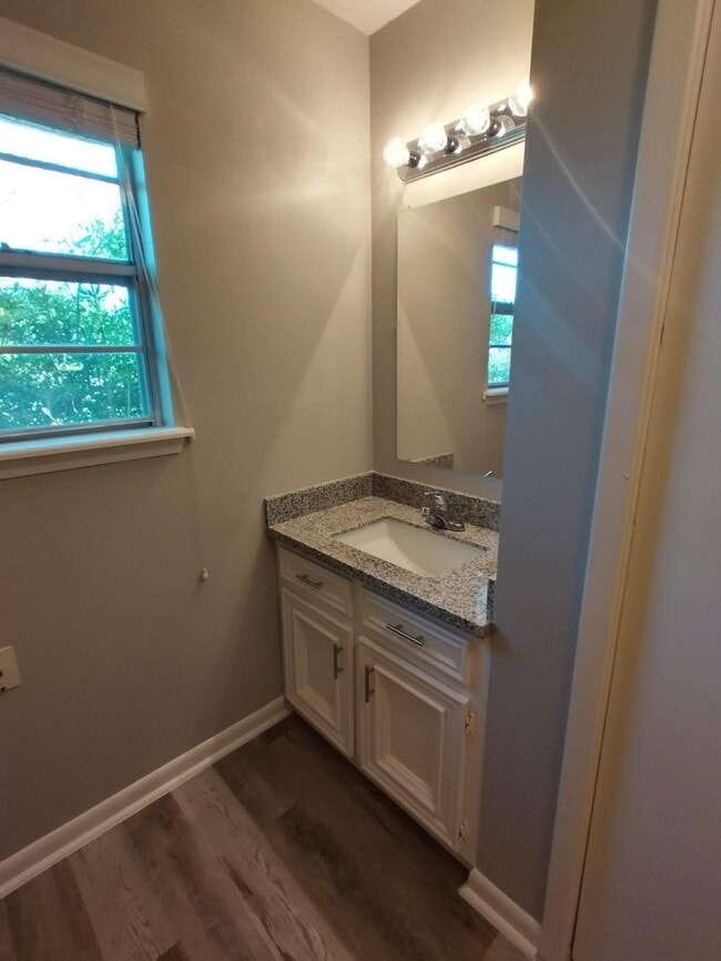 Building Photo - 1220 Walnut St