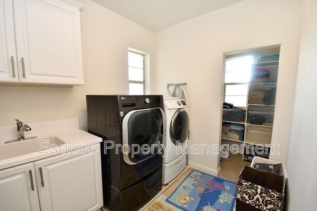 Building Photo - 505 Elm Cottage Ct