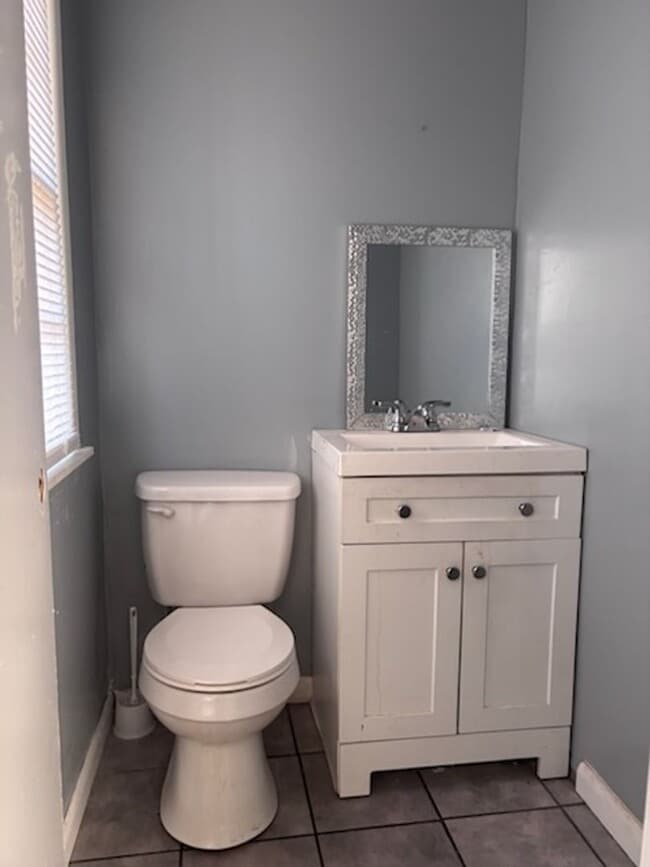 Building Photo - 3167 Longwood Dr