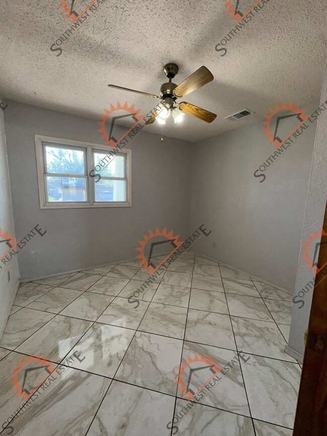 Building Photo - 3 Bed 2 Bath House