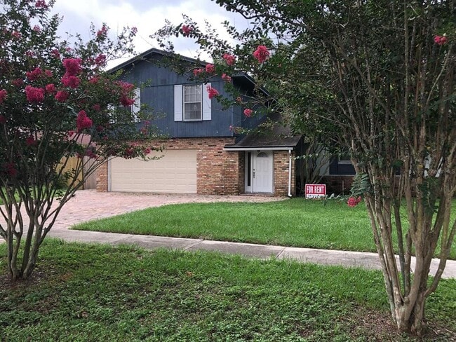 Building Photo - 8413 Shady Glen Dr