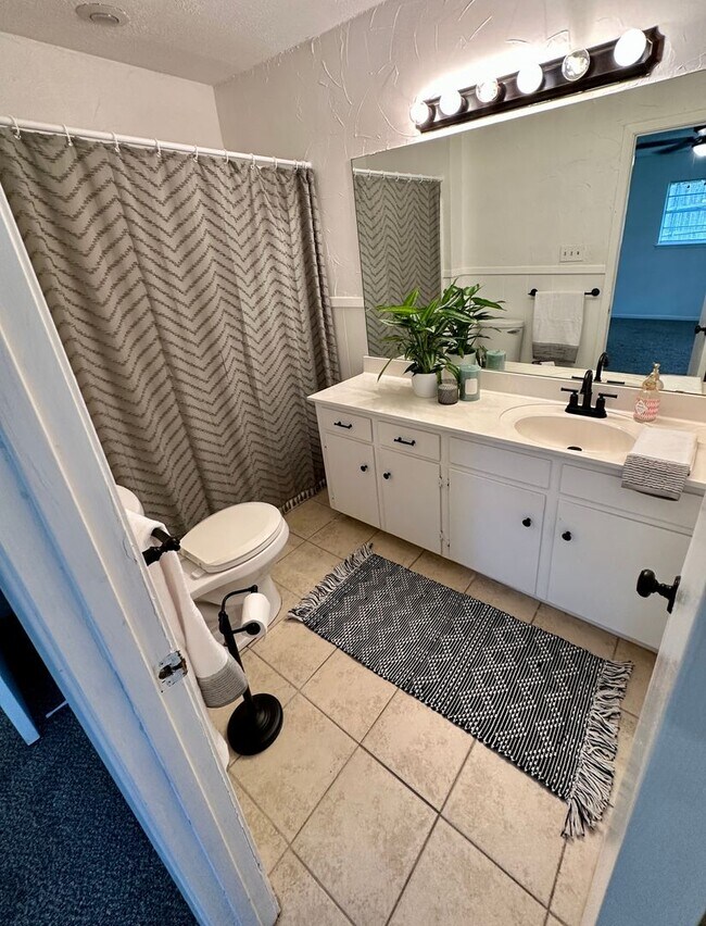 Building Photo - South Tyler! Beautifully Updated 3 Bedroom...