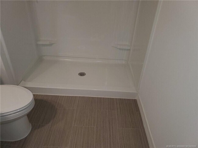 Building Photo - 611 SW McComb Ave